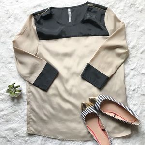 ⬇️$20 {Zinga} Color Blocked Blouse w Gold Zippers